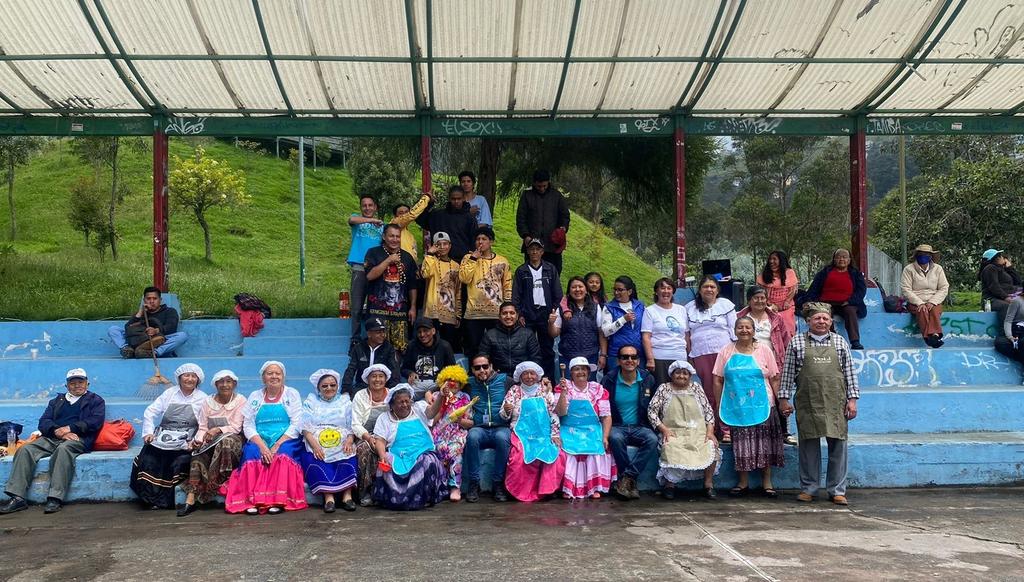 Andres_Salas87's tweet photo. Que mejor manera de conmemorar el #DiaMundialDeLaTierra que con las 5 mingas realizadas para mejorar los espacios verdes 🌳🌿.
Hoy la @PichinchaGob visitó los barrios de #Quito: #Osorio, #LaPulida, #CorazónDeJesús, #TránsitoAlto de #Chillogallo y #09deDiciembre para...
1/3 https://t.co/UZGCuNlza8