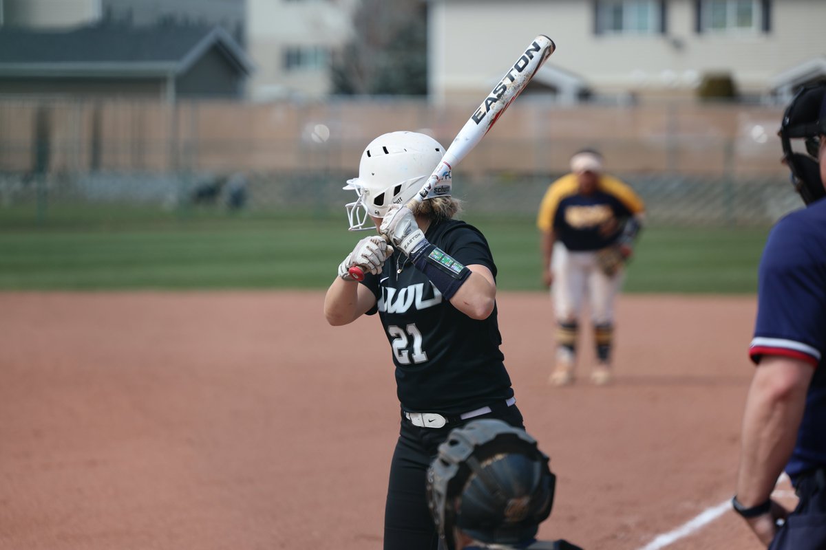 WWUAthletics's tweet photo. SB🥎 | A few 📸 of @wwu_softball in action from Saturday's second game of the #GNACSB doubleheader sweep over MSUB. https://t.co/kvWYlCajHT