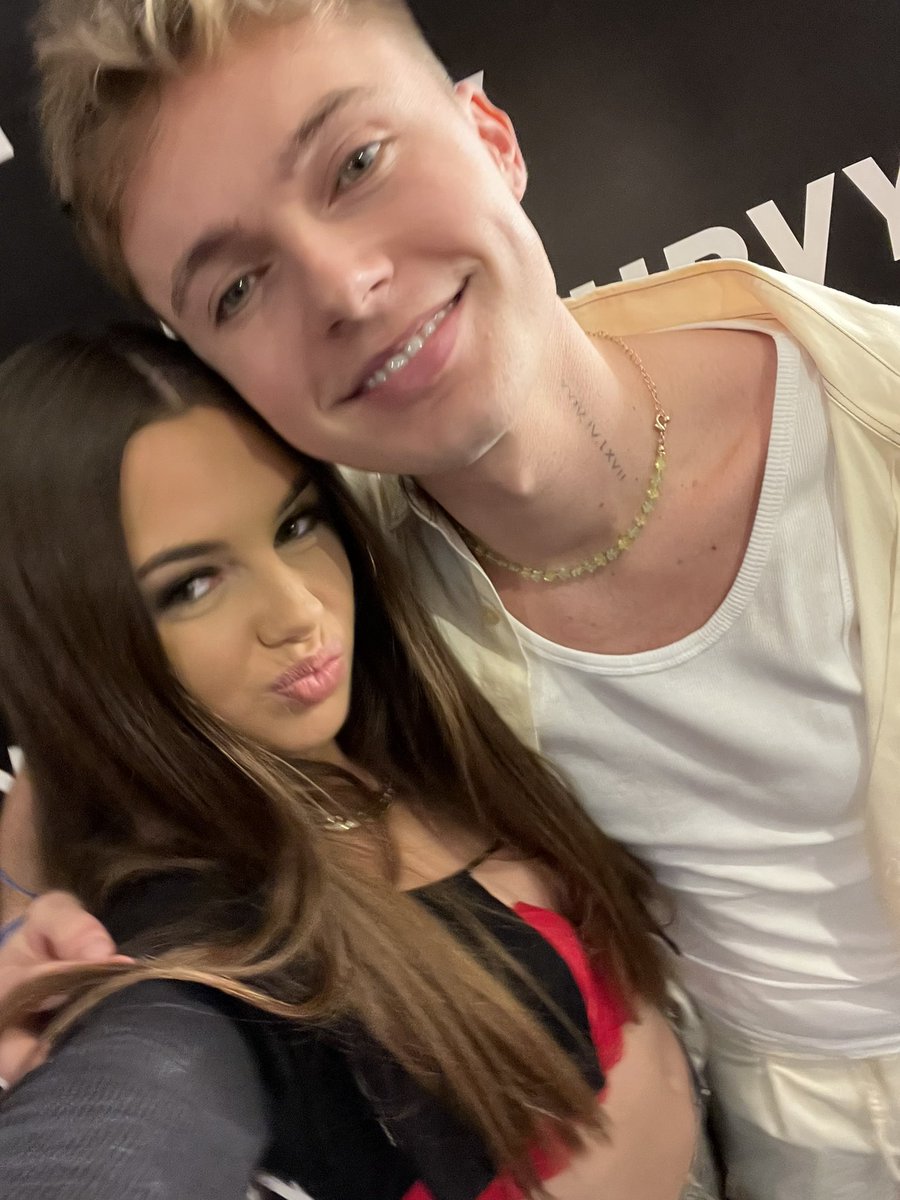 dalitabony1's tweet photo. i have so much love for him 💓 @HRVY https://t.co/iB4wdBOb6w