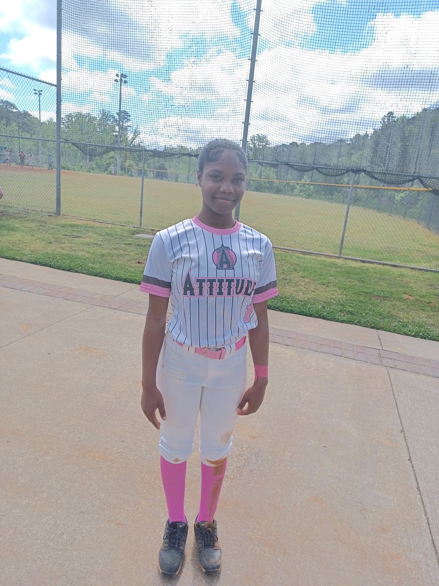 shoulders2005's tweet photo. Last Saturday #Seniorprom 😍 Today blessed to be back on the field 🥎🩷🥎 #WaylaWorld #Rep16 #DoItForKB @EADAttitude @AMHS_SB @coachkrob_ @itsCoach_Si https://t.co/1wVdSP3IsG