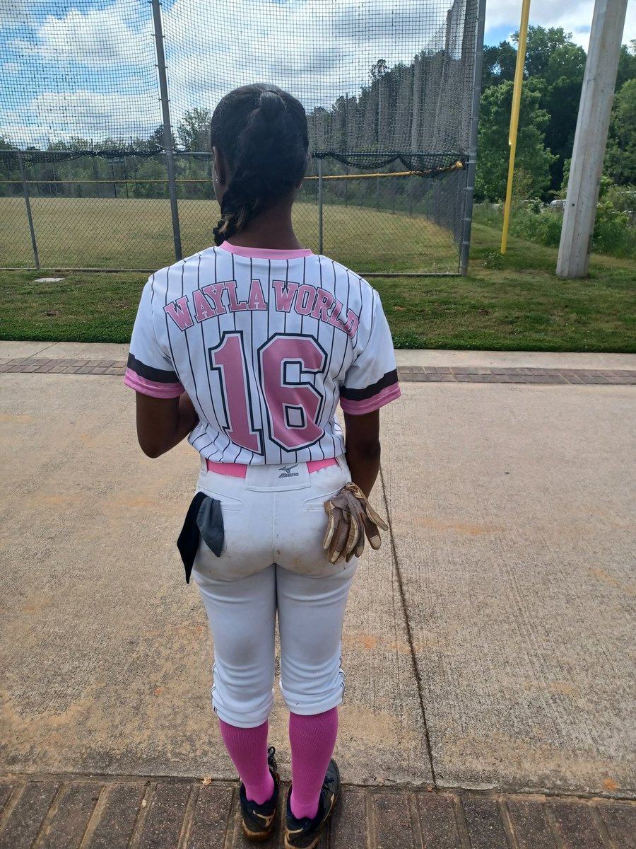 shoulders2005's tweet photo. Last Saturday #Seniorprom 😍 Today blessed to be back on the field 🥎🩷🥎 #WaylaWorld #Rep16 #DoItForKB @EADAttitude @AMHS_SB @coachkrob_ @itsCoach_Si https://t.co/1wVdSP3IsG