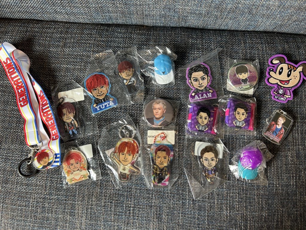 gene_5_2_2's tweet photo. GENERATIONS グッズ お譲り 交換 GENE ザベス

過去物とGENE犬がほとんどですが、、

[譲] 写真のもの

[求] 数原龍友 佐野玲於or買取り

本日GENERATIONS LIVE TOUR 2023 THE BEST  ザベス４月23日 有明アリーナ参戦しますので現地でもお渡し可能です。
ご興味ある方、コメントorDMお願いします。 https://t.co/msLLGBElqm