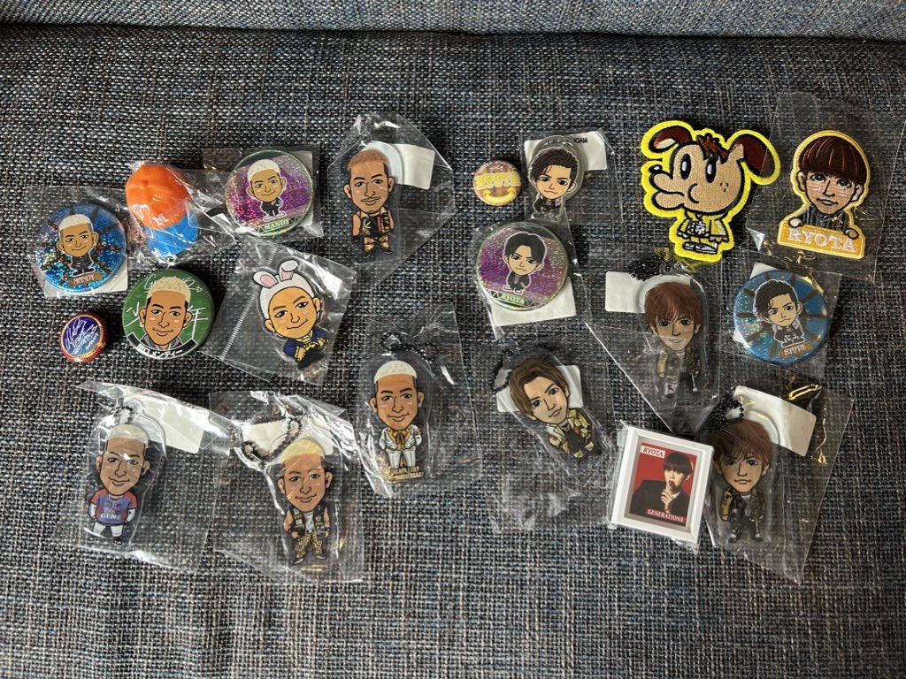 gene_5_2_2's tweet photo. GENERATIONS グッズ お譲り 交換 GENE ザベス

過去物とGENE犬がほとんどですが、、

[譲] 写真のもの

[求] 数原龍友 佐野玲於or買取り

本日GENERATIONS LIVE TOUR 2023 THE BEST  ザベス４月23日 有明アリーナ参戦しますので現地でもお渡し可能です。
ご興味ある方、コメントorDMお願いします。 https://t.co/msLLGBElqm