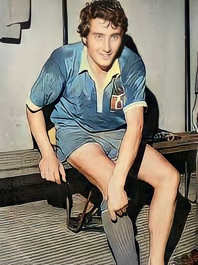 chelogonzalez02's tweet photo. Ha dejado existir en Colombia, a los 81 años, el ex jugador de la "U" en los años 70, el señor Juan Carlos "Nene" Sarnari 
“Querido “Nene” Sarnari, siempre estarás en los corazones de la hinchada de Universidad de Chile  , descansa en paz goleador” #Sarnari 
#VamosLaU 🌹💙 https://t.co/V3HlyMYC8O