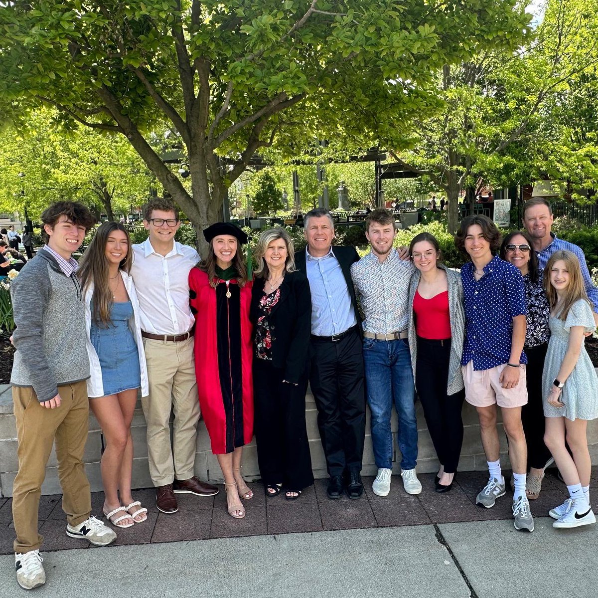 Officially a <a href="/UCincyMedicine/">UC College of Medicine</a> graduate 😊 <a href="/CincyMedPeds/">Cincinnati Med-Peds</a>, here I come 😏