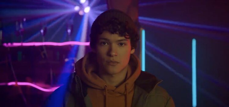 the artistic choice of having the light emanating perfectly from wille's head but simon is slightly off center from the light source, showing that he's not yet ready or willing to forgive wille &amp; this moment doesn't feel the same for both of them