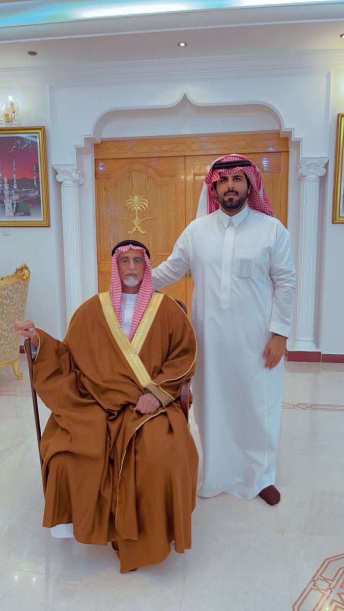 Aziz3889's tweet photo. عساكم من عوداه 
وكل عام وانتم بخير . 
صورة العيد مع اخواني وعمي الوالد الشيخ / عبدالرحمن بن احمد ال مليحه
نائب السيار _بني كبير 
#عيد_الفطر_المبارك1444هـ https://t.co/KEuUzP6zwM