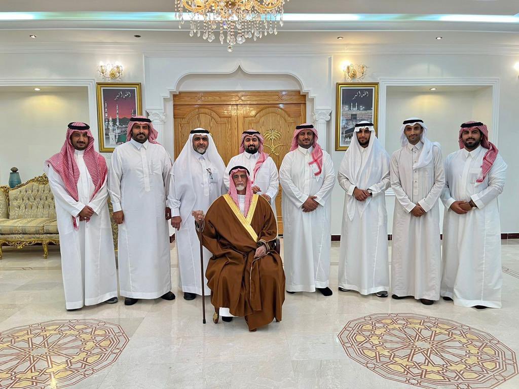 Aziz3889's tweet photo. عساكم من عوداه 
وكل عام وانتم بخير . 
صورة العيد مع اخواني وعمي الوالد الشيخ / عبدالرحمن بن احمد ال مليحه
نائب السيار _بني كبير 
#عيد_الفطر_المبارك1444هـ https://t.co/KEuUzP6zwM