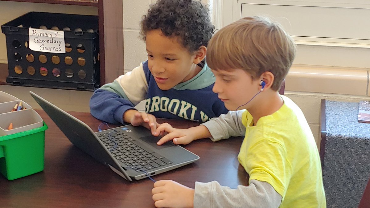 inbloomlibrary's tweet photo. Diving into PebbleGo! Exploring animals with K-2. @BloomBulldogs @JCPS_LMS #Research_fun https://t.co/qtXB6fq1jk