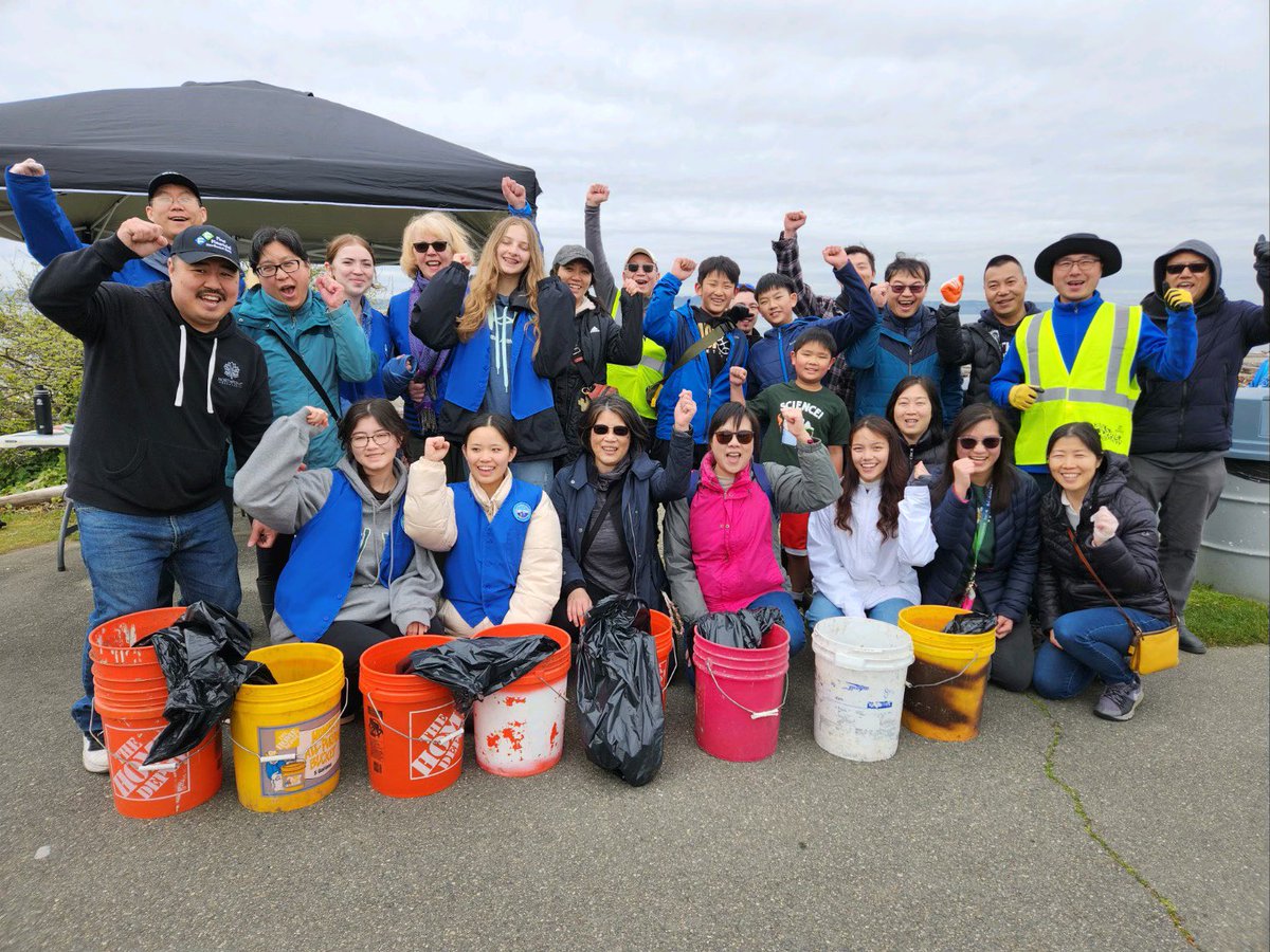 ThisIsWillChen's tweet photo. It’s Earth Day, April 22nd. What a group of energetic volunteers coming out to clean up Edmonds waterfront Marina Beach Park!  Together we will make our community a better place! https://t.co/mHDsJjELse