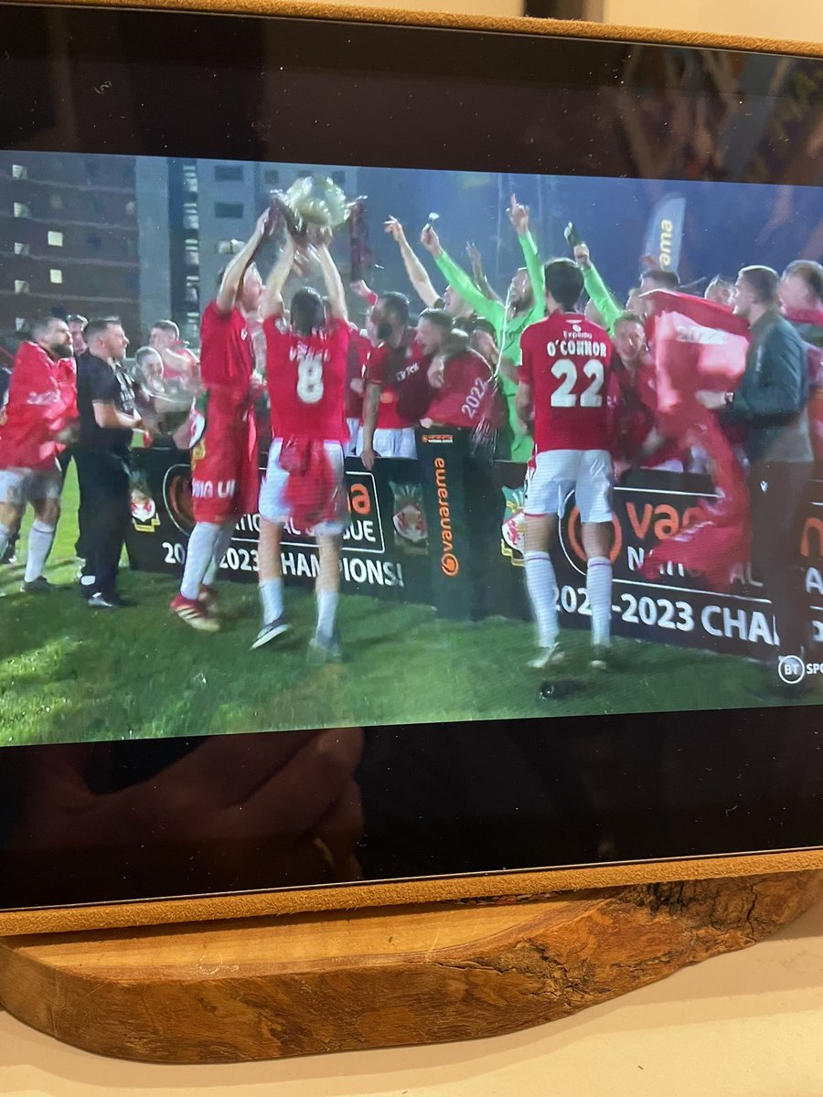 siwant's tweet photo. Saturday nights watching @Wrexham_AFC win promotion 👌👌 https://t.co/WS0anoRo1Y