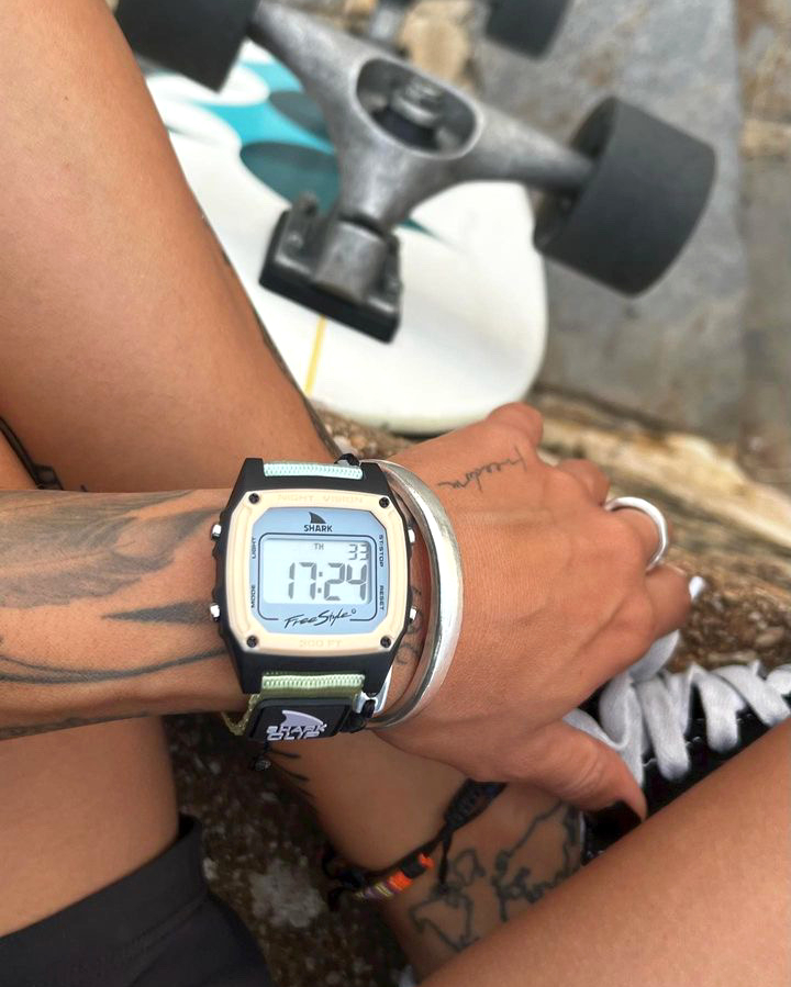 freestyle_watch's tweet photo. it's time to shred with @freestylewatches 🛹⌚️⚡ 
🦈: Green Tea
📸: @julianapwr 

_
#timetoskate #skatelife #longboard #surfwatch #digitalwatch #watchlove #watchgram #myfreestylewatch #sharkwatch #extremesports https://t.co/DKDUi9Z3IA https://t.co/nG42JTqiZR