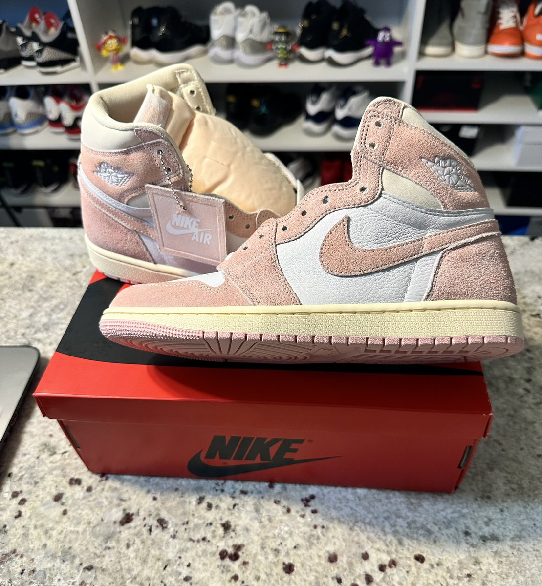 Sneakervisi0n's tweet photo. I love it here! 🎉🎉🎉🎉 #sneakers #washedpink #inhand #sneakerlove https://t.co/tMWjvZvTsW