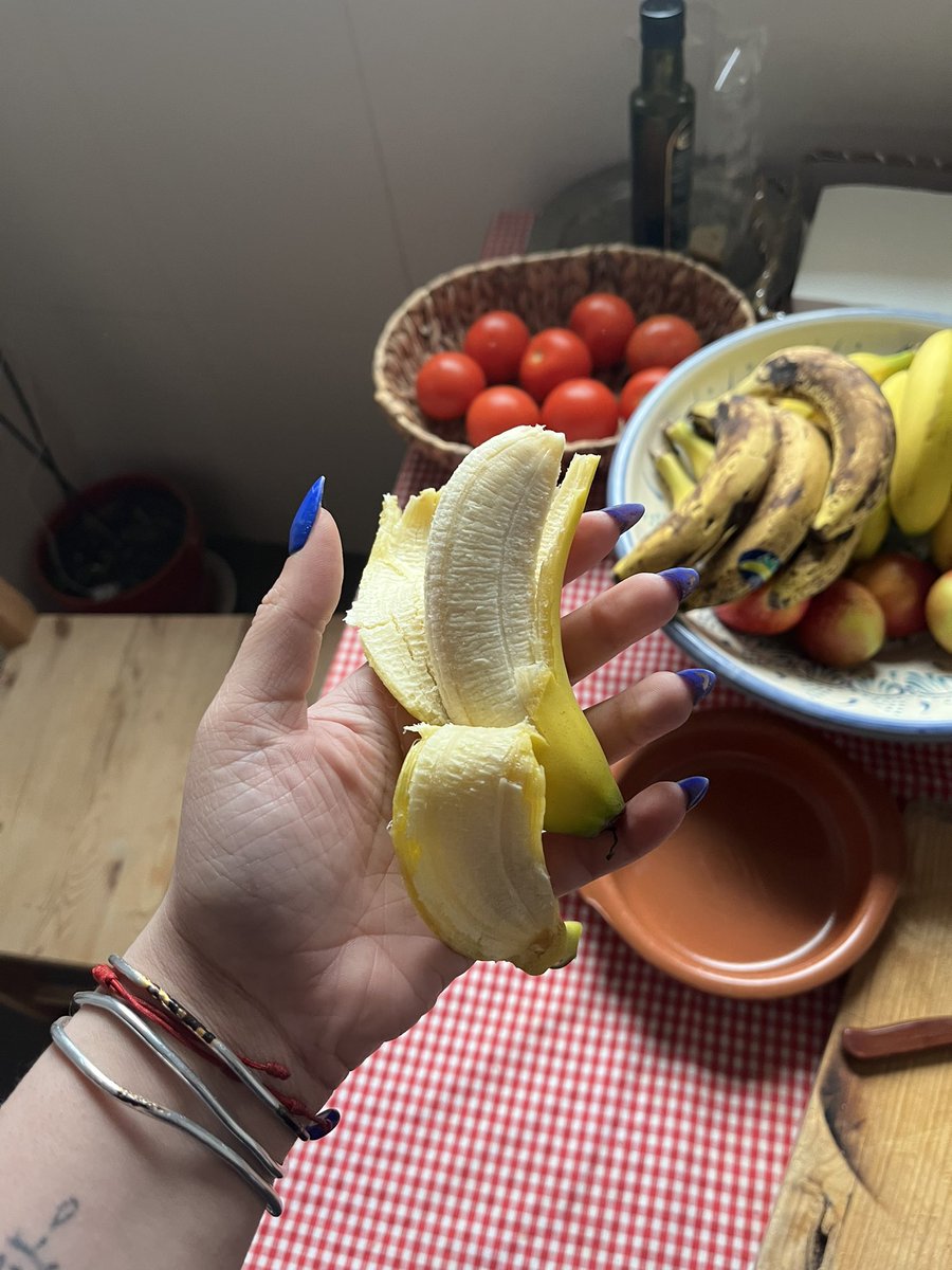 capiqcojones's tweet photo. mirad q pekeñito este platano🥺🥺q cuqi https://t.co/5P2mH6a0l2