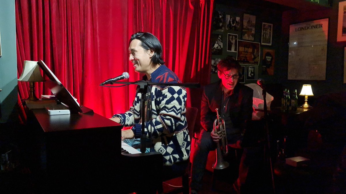 JunkoPoole's tweet photo. The Schmoozers at Gerry's (52 Dean Street, Soho) on 18th April 2023 with the surprise guest Hyung-ki Joo
#ErranBaronCohen #DavidBrook
@erranbc @Joothoven https://t.co/XNsEEXWZ4R