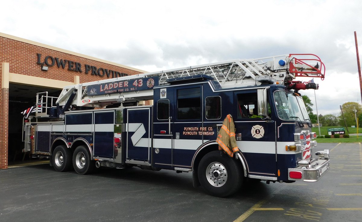 lvltc97's tweet photo. Plymouth Ladder 43 and Bridgeport Squad 54 covering @providence53 this afternoon @eng32ine1 @GoodwillFire32 @mikeyb4746 @RealTrafficdan @rotondo_nick @EastCoastAlert @EmergMgt @ESV911 @PerkiomenFire @HartsvilleFC @pcrs29 @KMEFire https://t.co/VUr8sv0cFM
