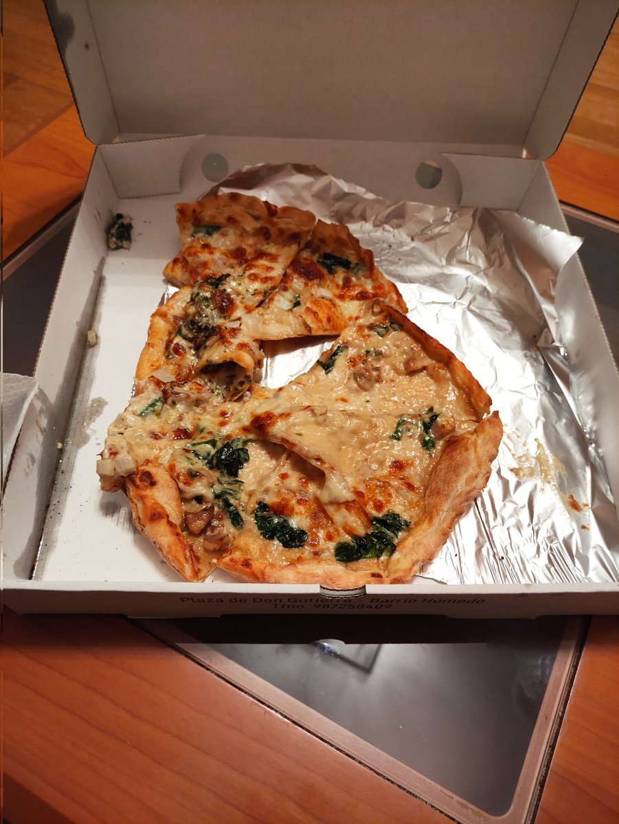albertocubo3's tweet photo. La cena muy rica @RigolettoLeon @Glovo_ES ... No sé ni de qué es cada una ya.
Me dais alguna opción?? https://t.co/apOF2FehN0