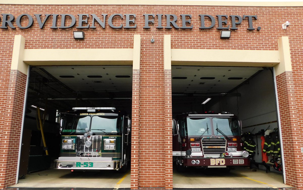 lvltc97's tweet photo. Plymouth Ladder 43 and Bridgeport Squad 54 covering @providence53 this afternoon @eng32ine1 @GoodwillFire32 @mikeyb4746 @RealTrafficdan @rotondo_nick @EastCoastAlert @EmergMgt @ESV911 @PerkiomenFire @HartsvilleFC @pcrs29 @KMEFire https://t.co/VUr8sv0cFM