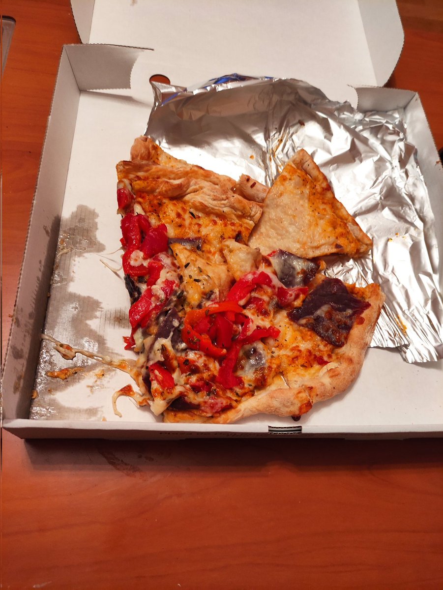albertocubo3's tweet photo. La cena muy rica @RigolettoLeon @Glovo_ES ... No sé ni de qué es cada una ya.
Me dais alguna opción?? https://t.co/apOF2FehN0