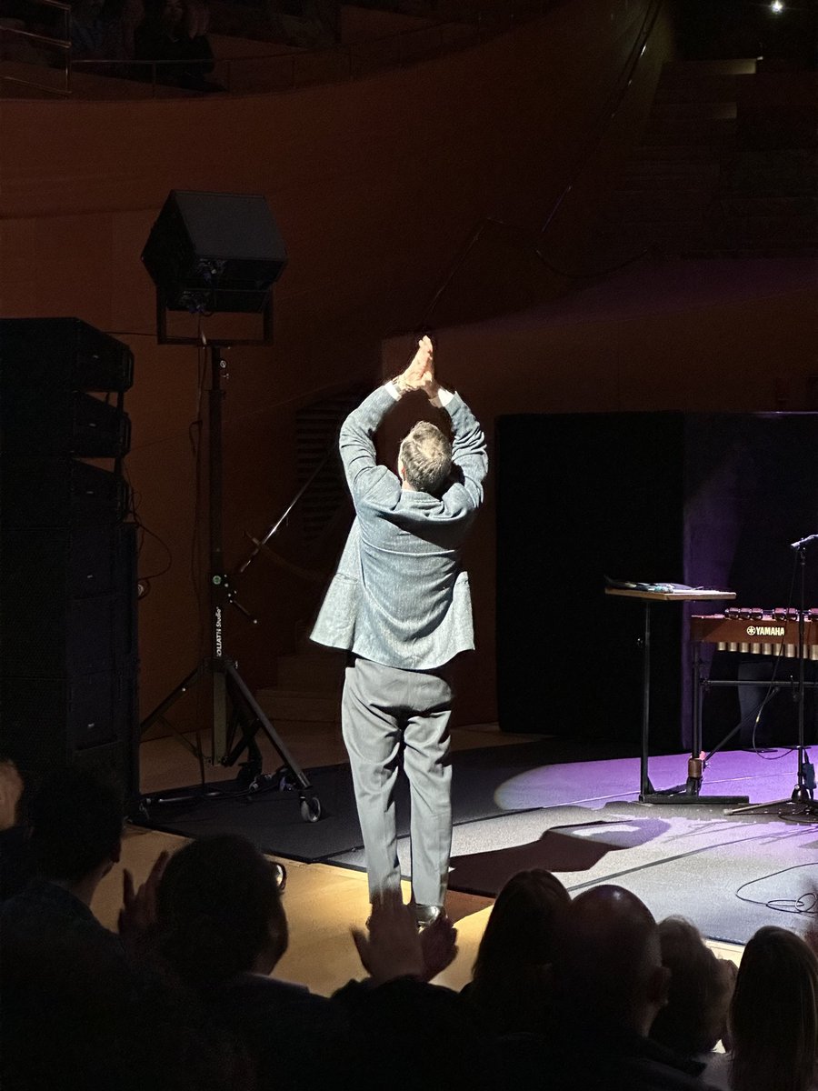 fbittar's tweet photo. @RodrigoAmarante yesterday at @LAPhil was just 👌 Fino demais. https://t.co/Pdr9svs2jt