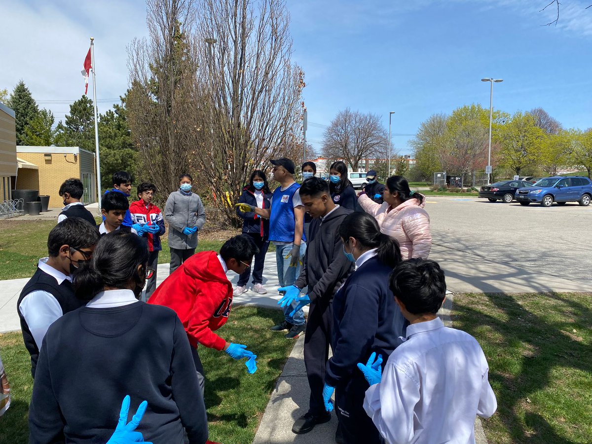 walkforvalues's tweet photo. @walkforvalues    and @SathyaSaiTO participating with @cityoftoronto  for #EarthDay ~ @LiveGreenTO  at the Ellesmere Community Centre
Happy #EarthDay! 📷.  Values In Action Keeping Our Earth Strong#CleanToronto Live Green Toronto.  #HumanValuesDay #valueswithoutborder https://t.co/pQ3GXGW36h