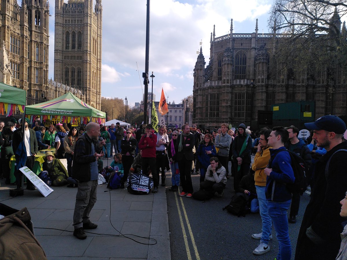 histforfuture's tweet photo. A few scenes from Parliament Square today #TheBigOne https://t.co/nWM0J7iSjB
