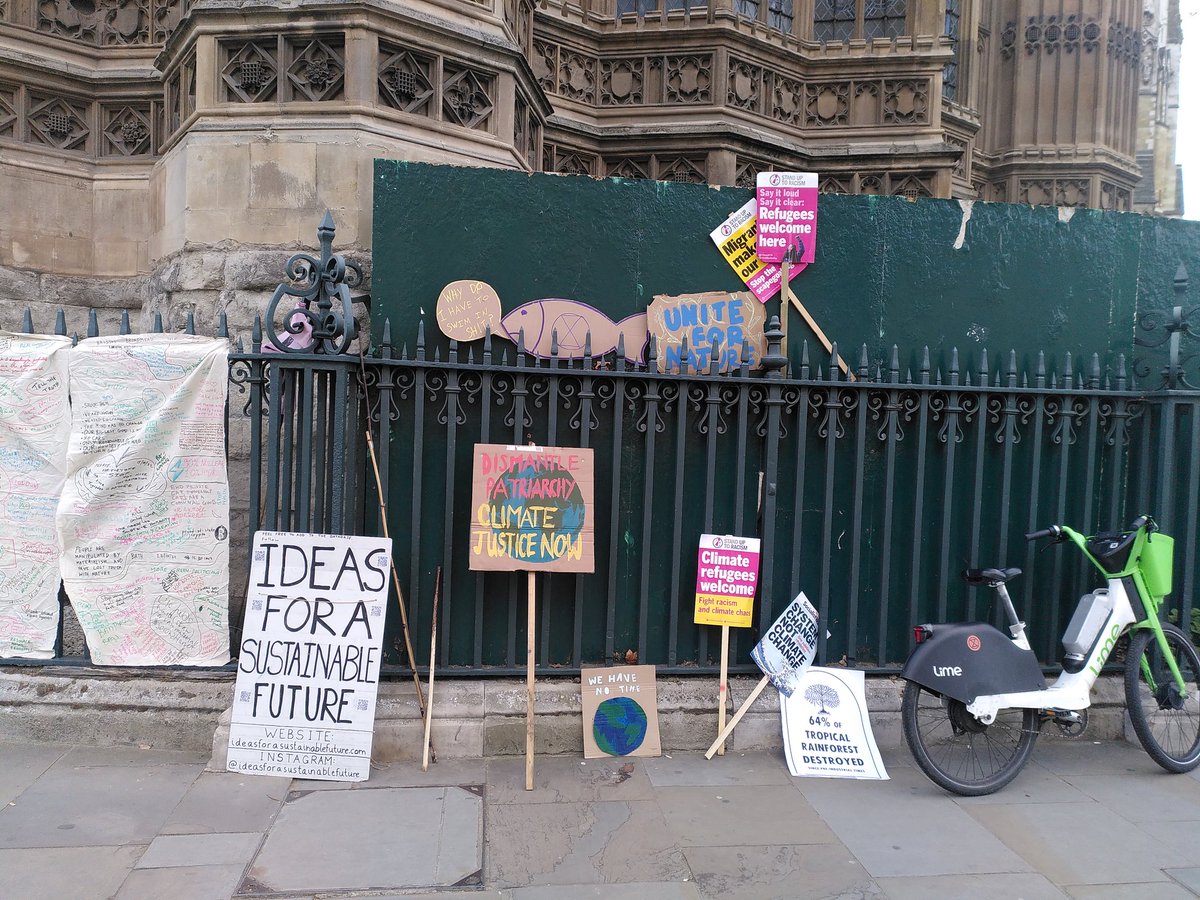 histforfuture's tweet photo. A few scenes from Parliament Square today #TheBigOne https://t.co/nWM0J7iSjB