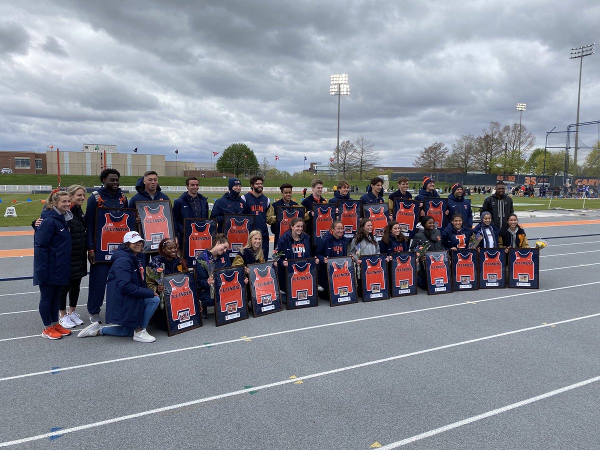 ⁦Thank you <a href="/IlliniTrackXC/">Illinois Track & Field and Cross Country</a>⁩ seniors!!
