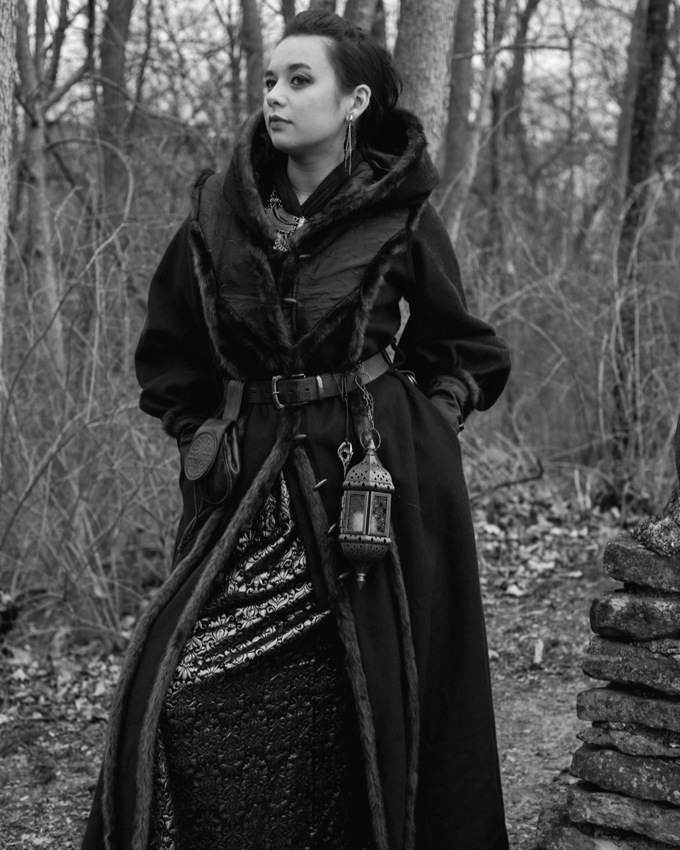 GamerGurlPhotos's tweet photo. Finding solace in the whispers of the trees 🌿🖤 
Base dress by: @burgschneider
Altered by: @Mother_of_dresses
#forestmeditation #natureheals #embracingstillness https://t.co/vv4UUO0SPW