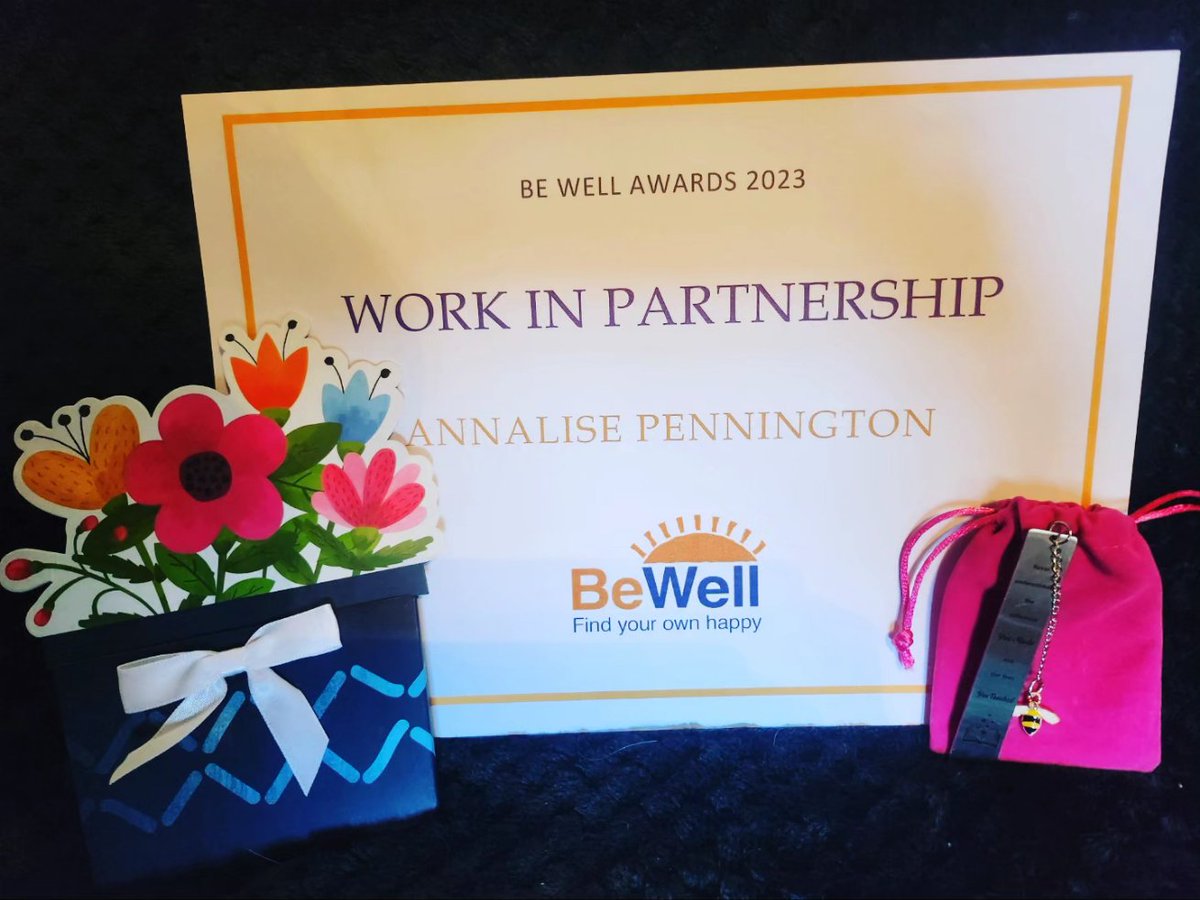 AnnalisePennin3's tweet photo. #workbrag I had a lovely first week in my new role as Projects Coordinator! I also received an award at our annual review day for my partnership working over the last year, very grateful! ๐ฅน #socialprescribing #gratitude #positivereflection https://t.co/kjfNSK1HJA