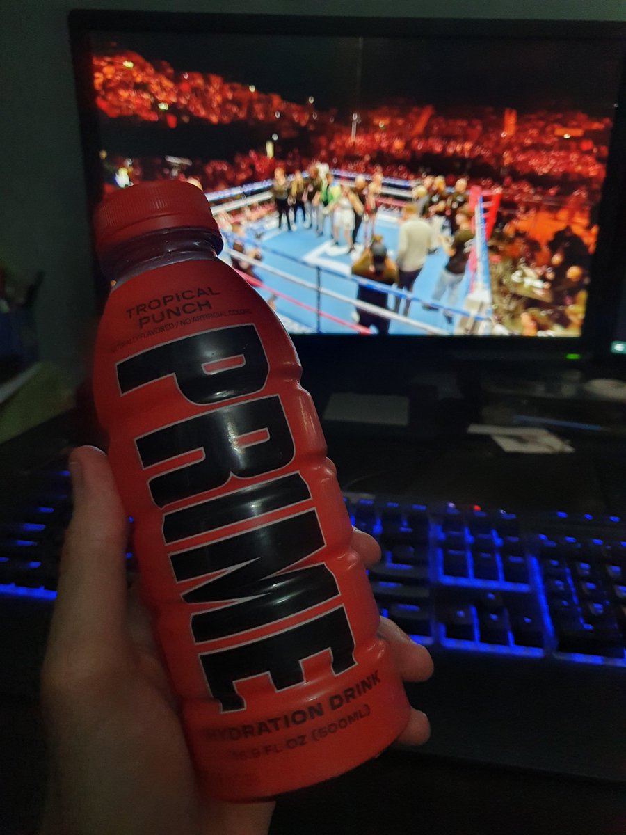 chaouchsofien's tweet photo. @MisfitsBoxing 100% better than this kingpyn shit !
Enjoying my @PrimeHydrate @KSI @LoganPaul https://t.co/yIjaF36sv0