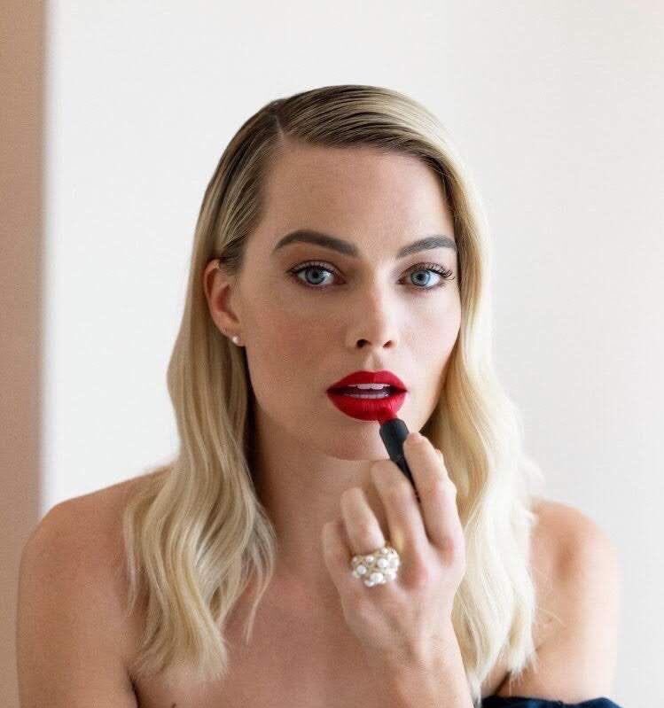 Zaire Yvan On Twitter Rt Picsofrobbie Margot Robbie In These Photos Is Looking Like A Greek