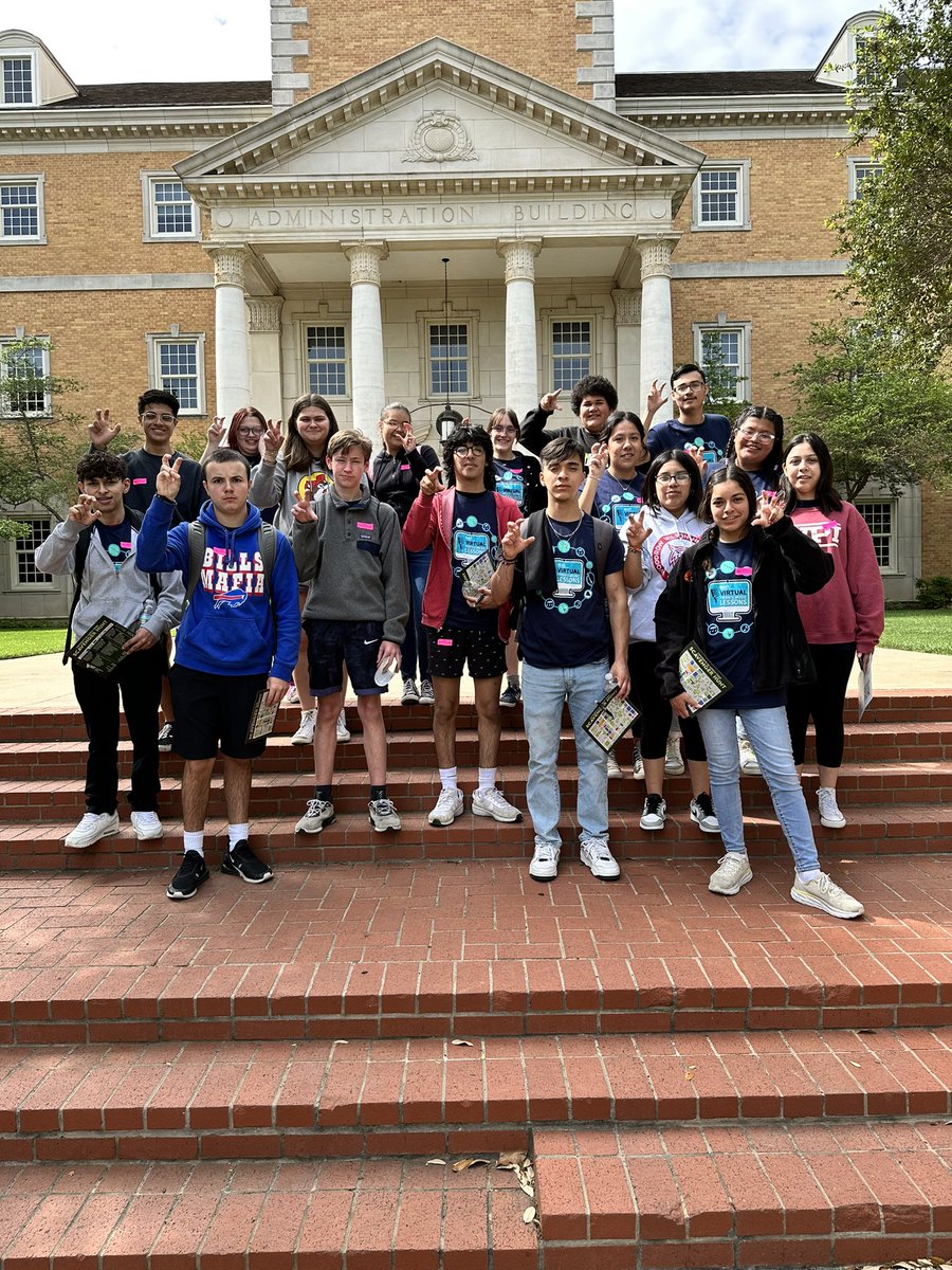 stillfightinit's tweet photo. UNT Day with the Virtual Private Lesson program! Thanks for a great day UNT, DISD V&amp;PA, teachers, and volunteers! Go Mean Green! #wwhs #gocats #virtualprivatemusiclessons #unt #gomeangreen #scrappy  @untcollegeofmusic https://t.co/42tNyCbeOl