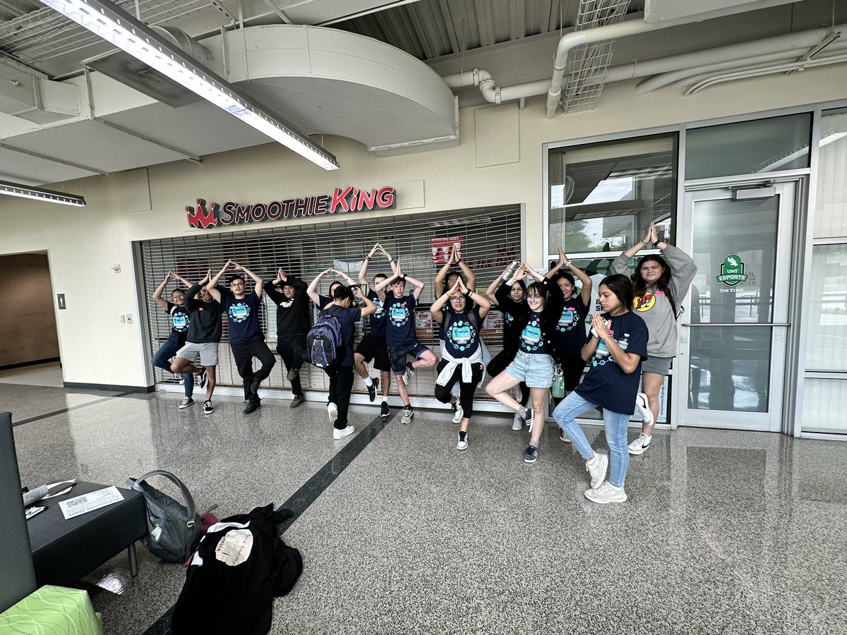 stillfightinit's tweet photo. UNT Day with the Virtual Private Lesson program! Thanks for a great day UNT, DISD V&amp;PA, teachers, and volunteers! Go Mean Green! #wwhs #gocats #virtualprivatemusiclessons #unt #gomeangreen #scrappy  @untcollegeofmusic https://t.co/42tNyCbeOl
