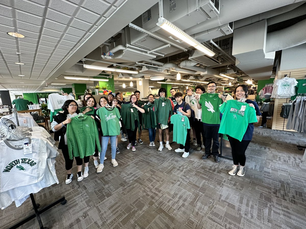 stillfightinit's tweet photo. UNT Day with the Virtual Private Lesson program! Thanks for a great day UNT, DISD V&amp;PA, teachers, and volunteers! Go Mean Green! #wwhs #gocats #virtualprivatemusiclessons #unt #gomeangreen #scrappy  @untcollegeofmusic https://t.co/42tNyCbeOl