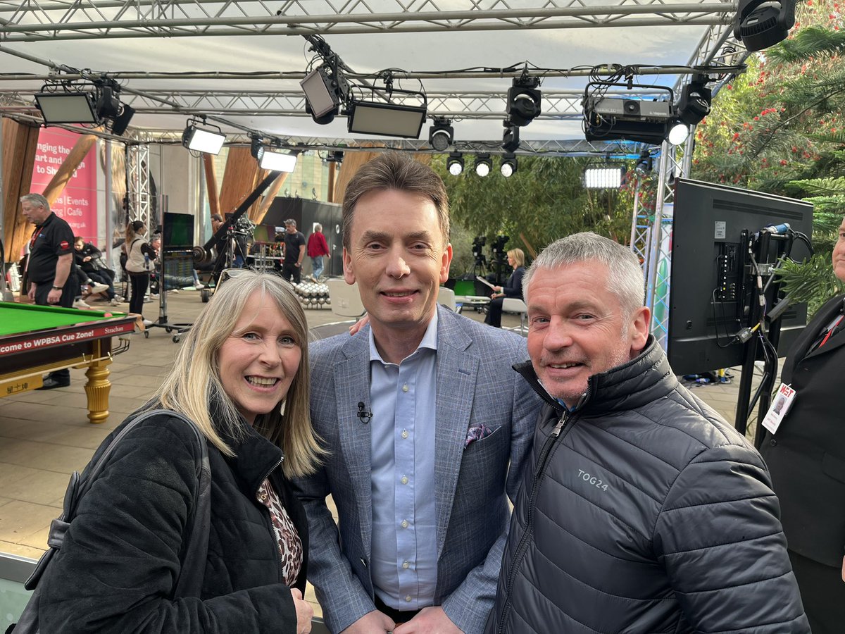 GedMorgan's tweet photo. Just meeting up with a few bezzies at the crucible https://t.co/UB0bDdzLTW