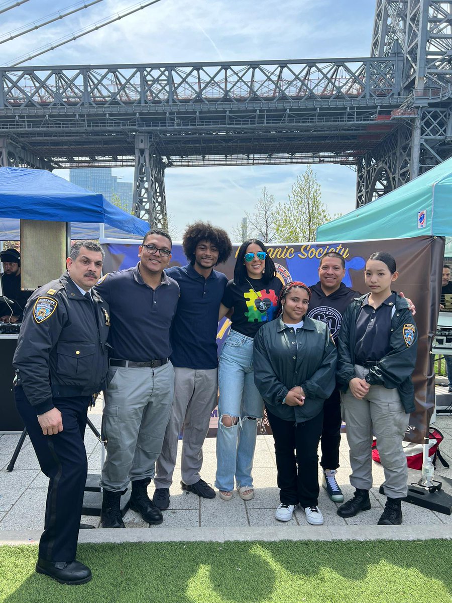 NYPD90Pct's tweet photo. Beautiful turnout at the 3rd Annual Autism Awareness Event held at Domino Park.  Your 90 Community Affairs, Explorers and Auxiliary members made sure everyone had a bite to eat and something to drink. Thank you, @NYPDPBA.  Thank you, @NYPDHispanicSociety https://t.co/GrUaQcUX44
