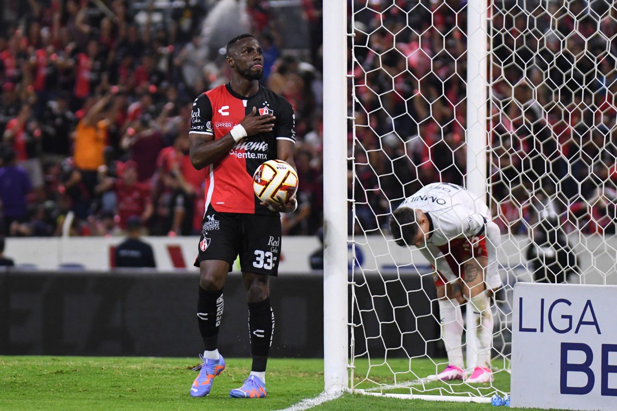 ManuelVils's tweet photo. Se me olvidaba:

➡️Julián registra 5 dobletes y cero hat tricks.

Está en el mejor momento de su carrera y creo que el triplete llegará en cualquier momento. https://t.co/83CdXiRZRY