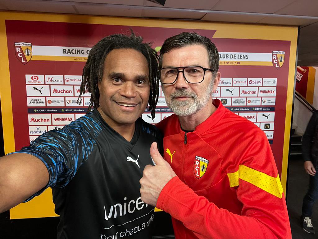 Le #MatchDesHeros revient à #Lens pour une 3ème édition 😍 

 <a href="/Karembeu/">Christian Karembeu</a> de la #TeamUNICEF et Eric Sikora <a href="/RCLens/">Racing Club de Lens</a> ont donné le coup d'envoi fictif pour #RCLASM ⚽️

🔜 RDV le 6 juin au Stade Bollaert 

🎟 rclens.fr/fr/news/match-…