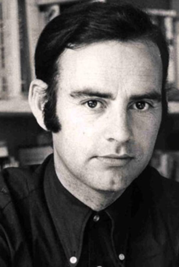 Kocruzado's tweet photo. “El poeta derribado
es solo el árbol rojo 
que señala el comienzo del bosque”

Muertes y maravillas, 
Editorial Universitaria, 1971.

Jorge Teillier 
Lautaro 24 de Junio de 1935
Viña Del Mar 22 de abril de 1996 https://t.co/R9aDV1FBxU