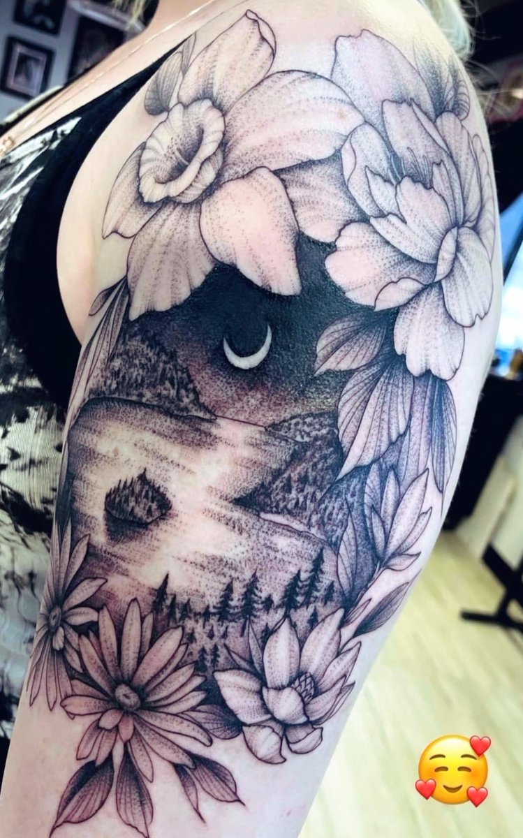 haileybri27's tweet photo. Sooo happy with the start of my sleeve! 🥰 https://t.co/Sq2X9HKwDb