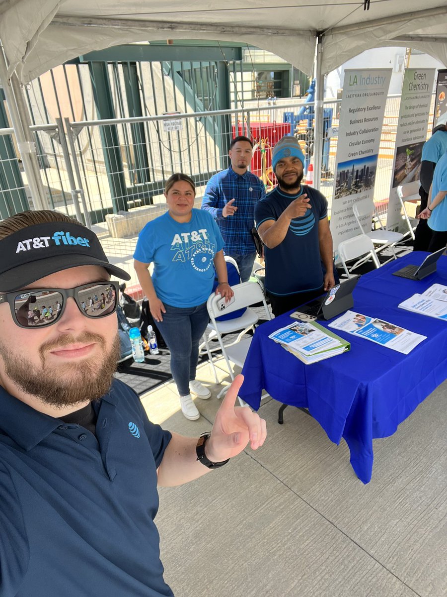Its_Jessicaahh's tweet photo. It’s Earth Day 🌎 🌼 and we are here to educate LA County about Fiber Optic internet! 🌐
#att #EarthDay2023 #lifewithatt https://t.co/O5ey3tt3to
