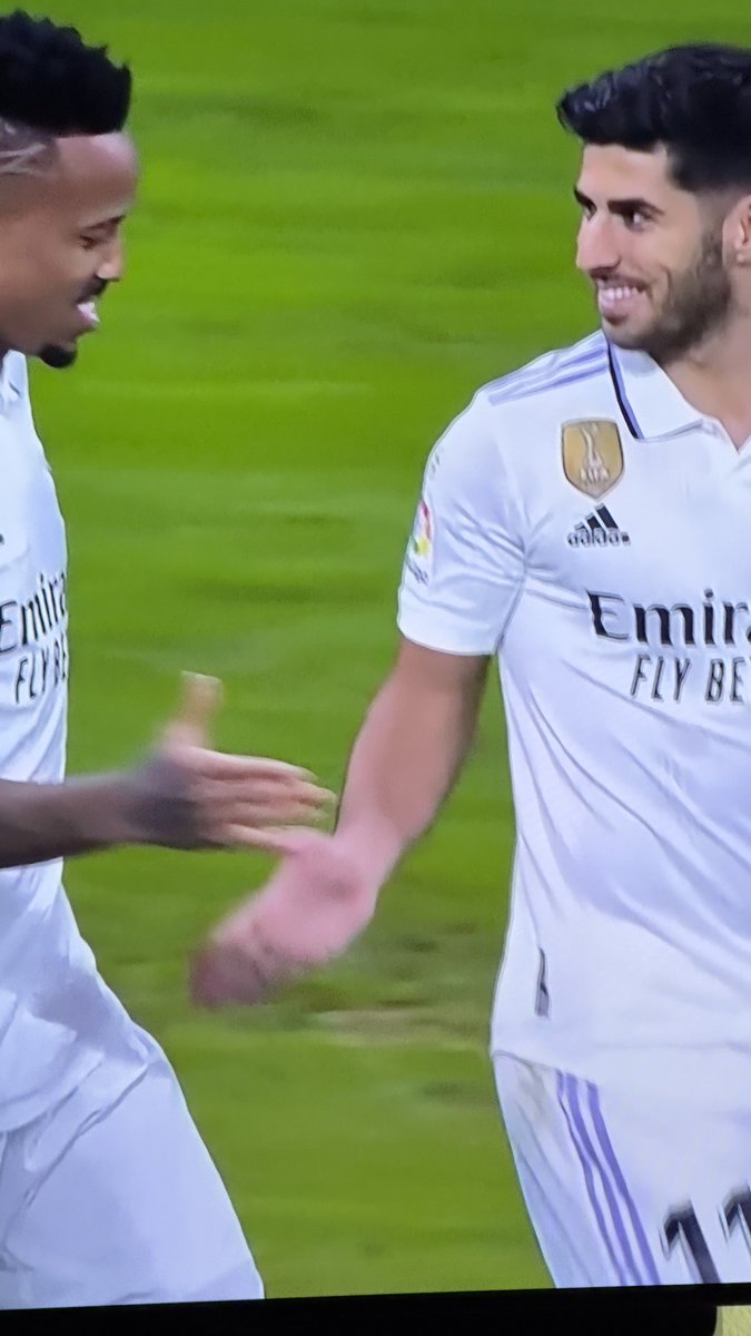 Find someone who looks at you the way <a href="/marcoasensio10/">Marco Asensio</a> looks at <a href="/edermilitao/">Éder Militão</a> 

<a href="/realmadriden/">Real Madrid C.F. 🇬🇧🇺🇸</a>  #HalaMadrid