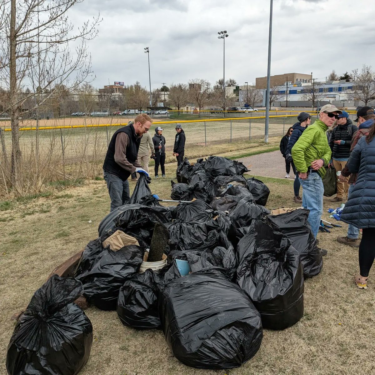 Jacob_Papka's tweet photo. Happy Earth Day! A group of us from @EnverusEnergy's Denver Green Team doing our part to help keep our community clean! #EarthDay2023 https://t.co/1mEvoB6ZWK