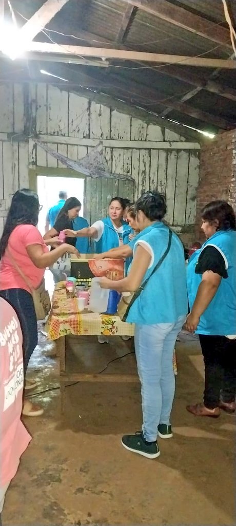 oviedo_luis's tweet photo. En el Comedor "Buenos Vecinos" de la Chacra 156, tarde de entretenimiento para la gurisada y compartiendo Chocolate con Facturas.
¡Como siempre AD❤MIS!
#EsConSole @SoledadBalan
@cjdechat
@grillo141
@ADOMIS_Misiones
@chekielon
@Pam_Rehbein
@apariciocarola
@levy_fabiana https://t.co/8vmXhaC5s7