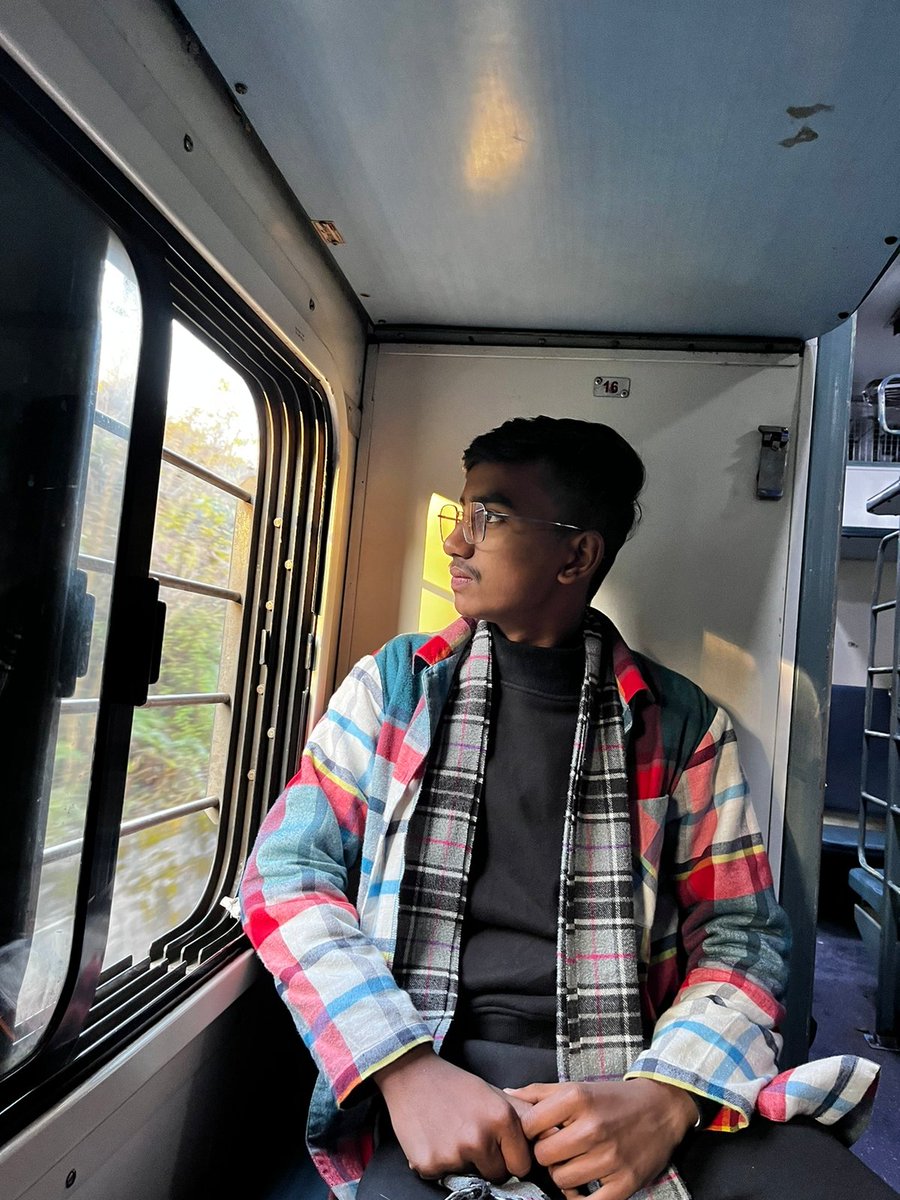 theyashmilan's tweet photo. The best journey is one in which you arrive as a stranger, but leave as a friend.π€
.
.
#trainphotography #trainclicks #picoftheday #YashMilan https://t.co/QHSe0DKtye