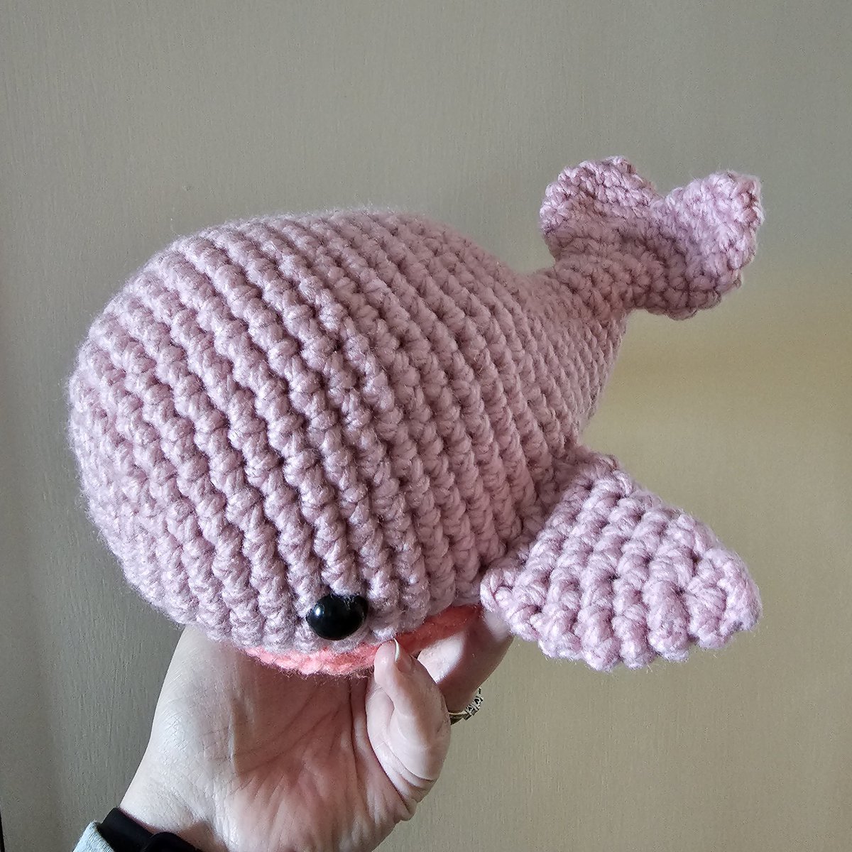 BookishMadHattr's tweet photo. On an amigurumi kick lately
#crochet #crocheter #crocheteroftwitter #crochetersgonnacrochet #crochetlife #yarnlife #handmade #handmadeisbest #handmadeinlabrador #offmyhook #amigurumi #crochettoy #crochetwhale #makerlife #makersgonnamake #bernatsofteechunky #yarnspirations https://t.co/EqUf5YpVdo