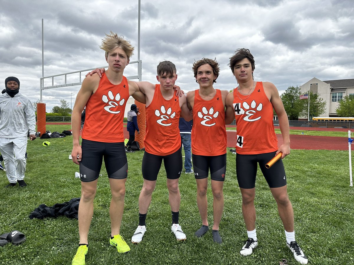 F/S 4x400 wins! 

L to R: 
Paty-Bruhn-Hoeferlin-Arendell