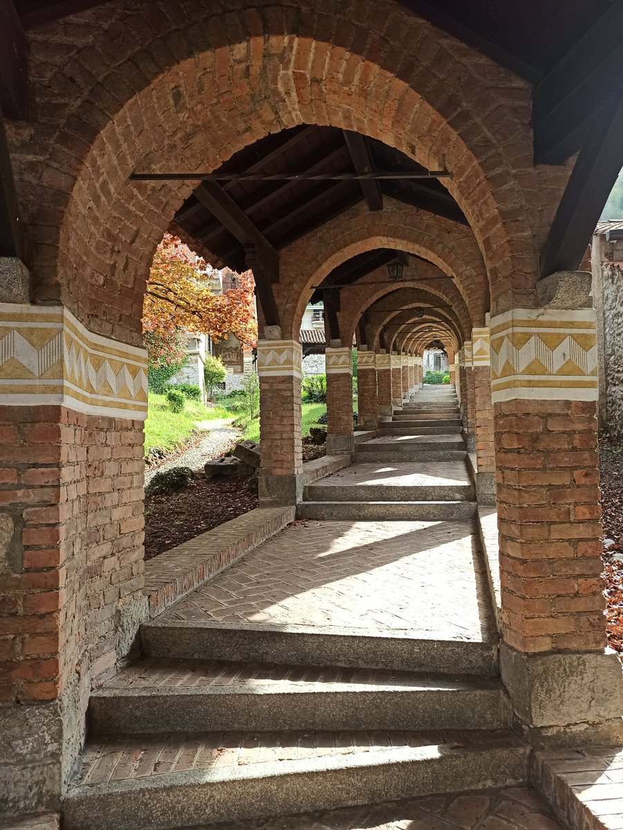 Valentina_Sprea's tweet photo. @DBking85 Particolare della Villa Migliavacca, oggi sede del Comune di #Introbio in provincia di Lecco 😊 https://t.co/KEPlZdkK9e