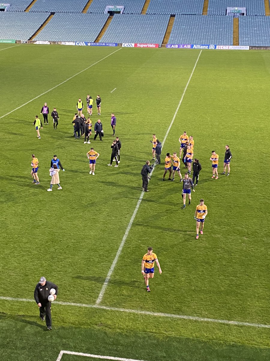 Munster final awaits. Tough battle as always against limerick. Clare took the scores at the right time. 
Up the banner💪🟨🟦
